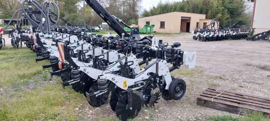 Semoir pour semis simplifié Agrisem Strip-Cat II porté Repliable