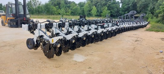 Semoir pour semis simplifié Agrisem Strip-Cat II porté Repliable