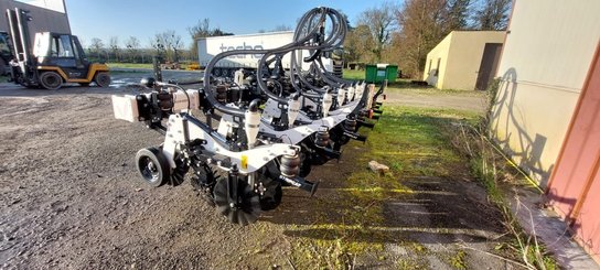 Semoir pour semis simplifié Agrisem Strip-Cat II porté Repliable