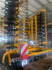 Déchaumeur à dents Agrisem Vibromulch traîné Repliable