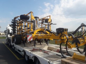 Semoir pour semis simplifié Agrisem Vibrosem traîné Repliable