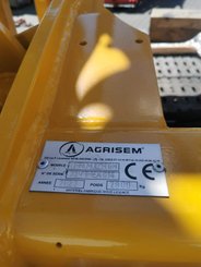 Semoir pour semis simplifié Agrisem Vibrosem porté Repliable