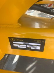 Semoir pour semis simplifié Agrisem Vibrosem porté Repliable