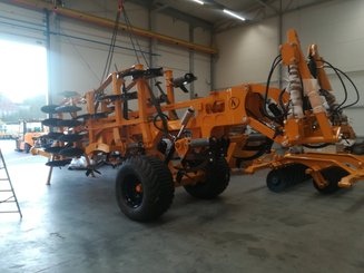 Déchaumeur Agrisem Maximulch Série 6 traîné Repliable