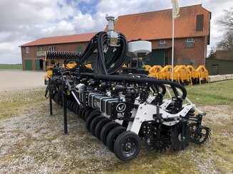 Semoir pour semis simplifié Agrisem Strip-Cat II porté Repliable