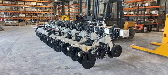 Semoir pour semis simplifié Agrisem Strip-Cat II porté Repliable