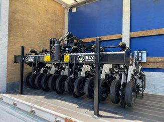 Semoir pour semis simplifié Agrisem Strip-Cat II porté Fixe