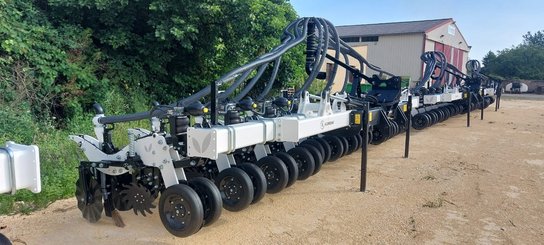 Semoir pour semis simplifié Agrisem Strip-Cat II porté Repliable