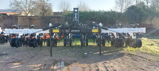 Semoir pour semis simplifié Agrisem Strip-Cat II porté Repliable