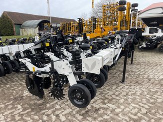 Semoir pour semis simplifié Agrisem Strip-Cat II porté Repliable