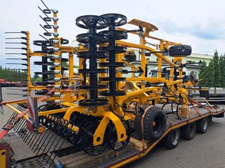 Déchaumeur à dents Agrisem Vibromulch traîné Repliable