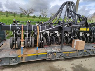 Semoir pour semis simplifié Agrisem Strip-Cat II porté Repliable