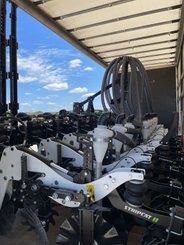 Semoir pour semis simplifié Agrisem Strip-Cat II porté Repliable