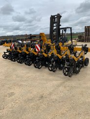 Semoir pour semis simplifié Agrisem Strip-Cat II porté Repliable