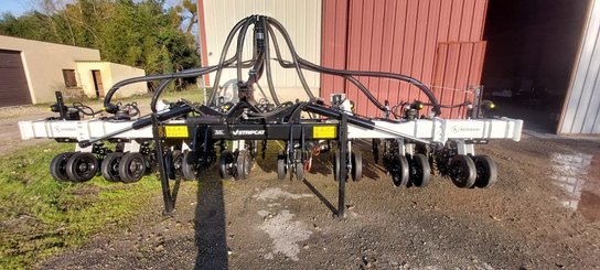 Semoir pour semis simplifié Agrisem Strip-Cat II porté Repliable