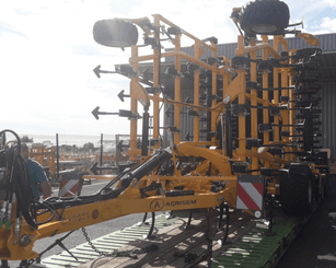 Déchaumeur à dents Agrisem Vibromulch traîné Repliable