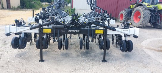 Semoir pour semis simplifié Agrisem Strip-Cat II porté Repliable