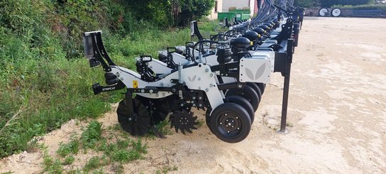 Semoir pour semis simplifié Agrisem Strip-Cat II porté Repliable
