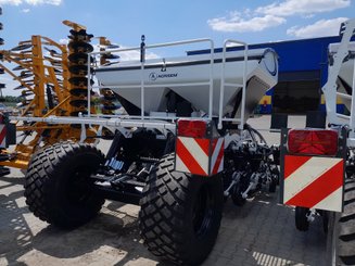 Semoir pour semis simplifié Agrisem mBOSS Rétractable