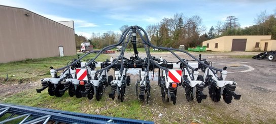 Semoir pour semis simplifié Agrisem Strip-Cat II porté Repliable