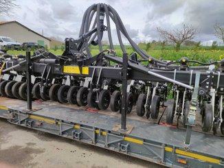 Semoir pour semis simplifié Agrisem Strip-Cat II porté Repliable