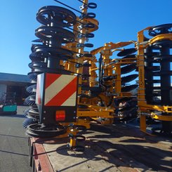 Déchaumeur à disques Agrisem Disc-O-Mulch Gold porté Repliable