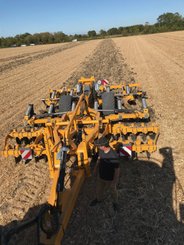 Déchaumeur Agrisem Maximulch Série 5 traîné Repliable