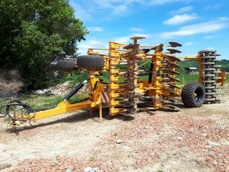 Déchaumeur Agrisem Maximulch Série 3 traîné Repliable