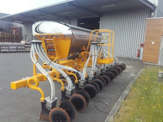 Semoir pour semis simplifié Agrisem Locasem porté