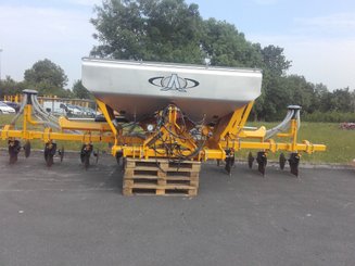 Semoir pour semis simplifié Agrisem Locasem porté