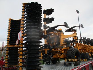 Déchaumeur Agrisem Maximulch Série 5 traîné Repliable