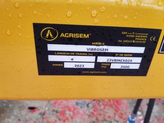 Semoir pour semis simplifié Agrisem Vibrosem porté Repliable