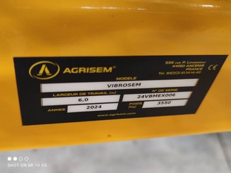 Semoir pour semis simplifié Agrisem Vibrosem porté Repliable