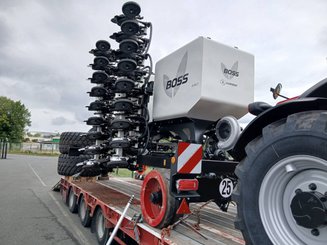 Semoir pour semis simplifié Agrisem BOSS Trainé 4/7.5m